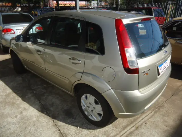 FORD Fiesta Hatch - Foto