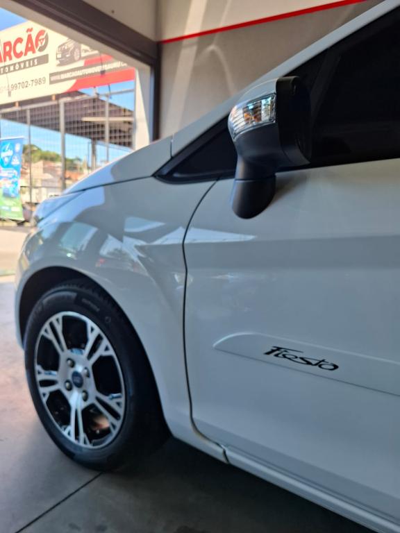 FORD Fiesta Hatch - Foto