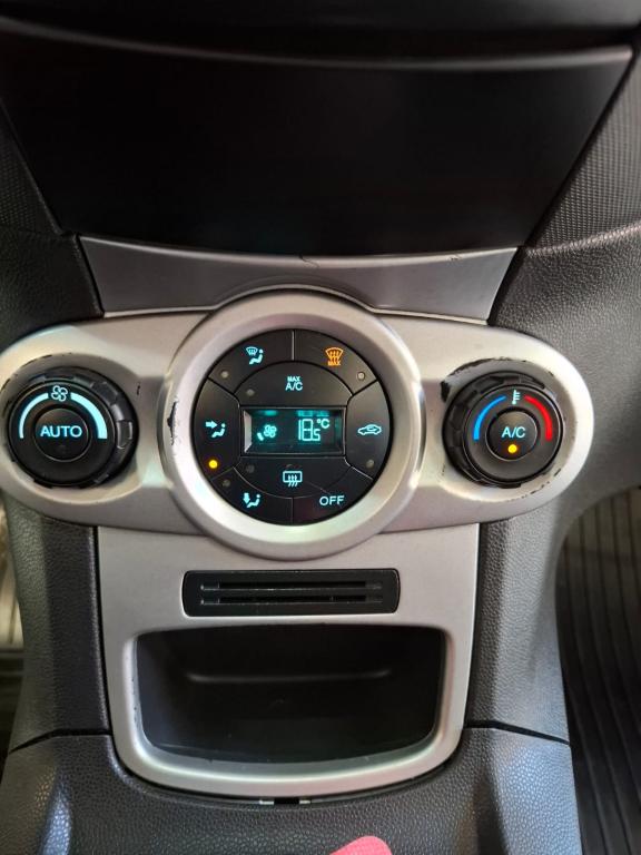 FORD Fiesta Hatch - Foto