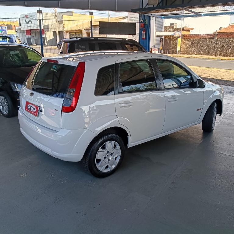 FORD Fiesta Hatch - Foto