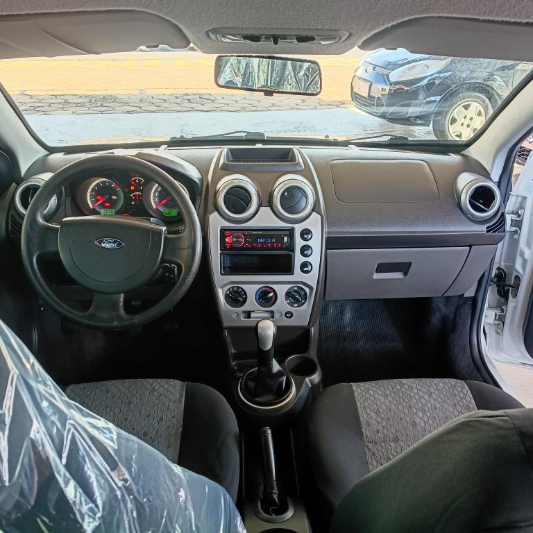 FORD Fiesta Hatch - Foto