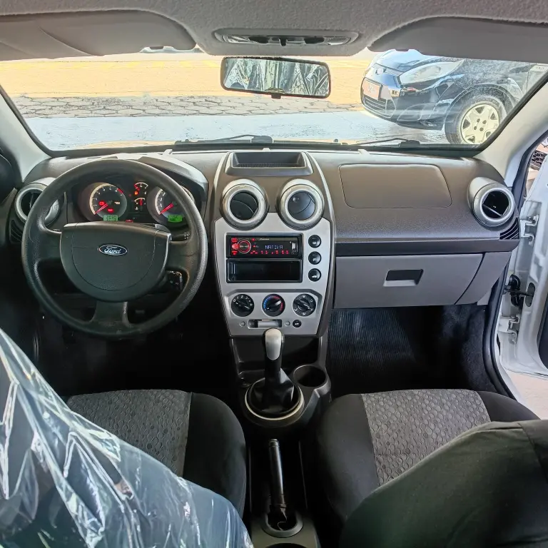 FORD Fiesta Hatch - Foto
