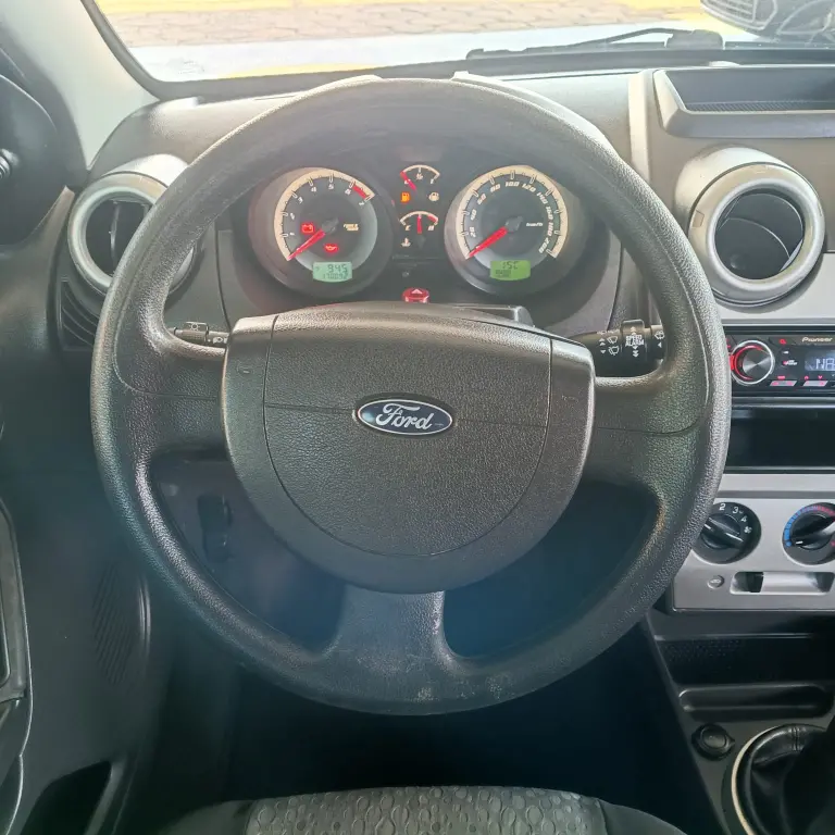 FORD Fiesta Hatch - Foto