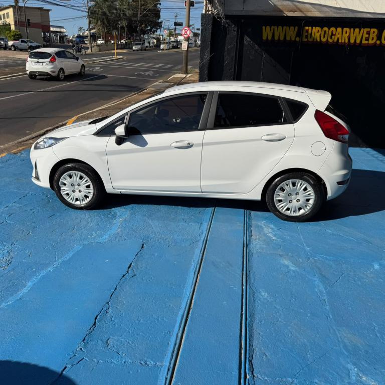 FORD Fiesta Hatch - Foto