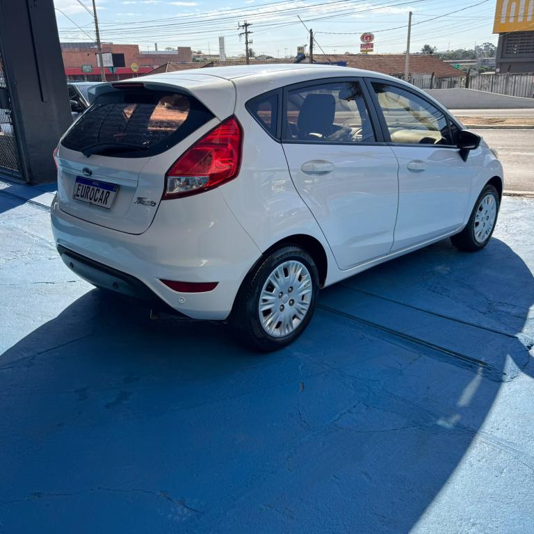 FORD Fiesta Hatch - Foto