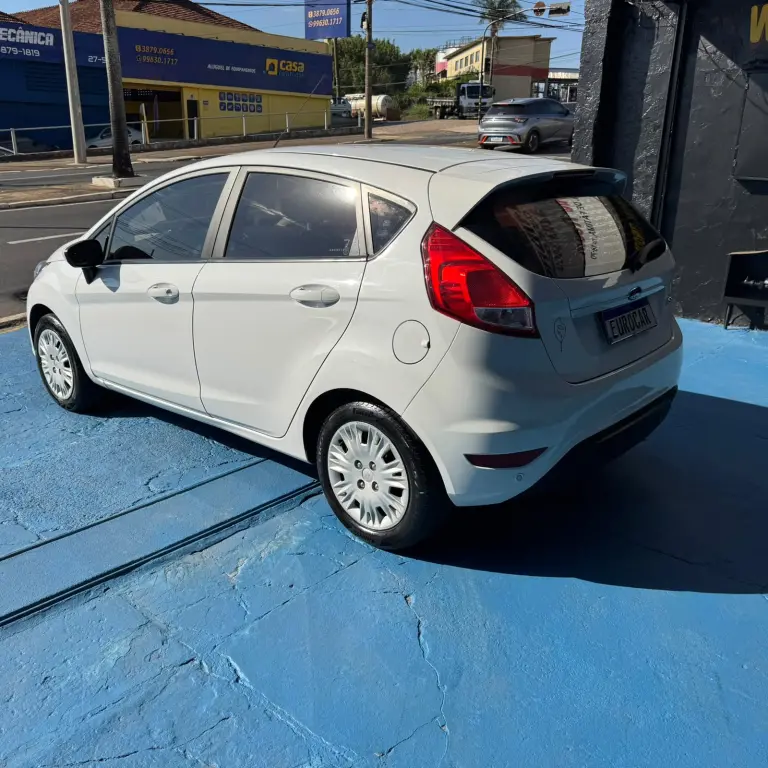 FORD Fiesta Hatch - Foto