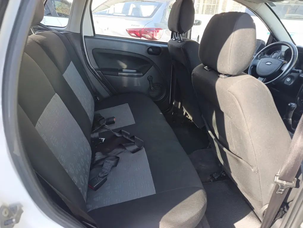FORD Fiesta Hatch - Foto