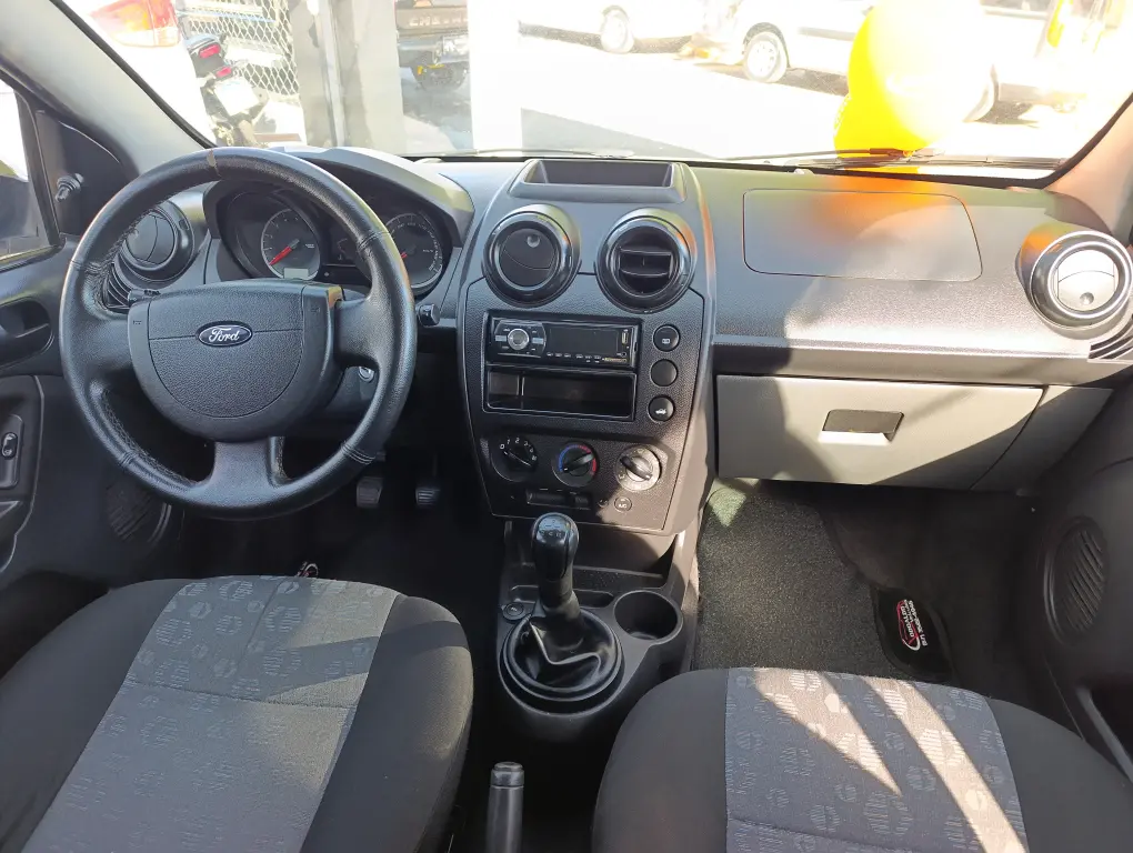FORD Fiesta Hatch - Foto