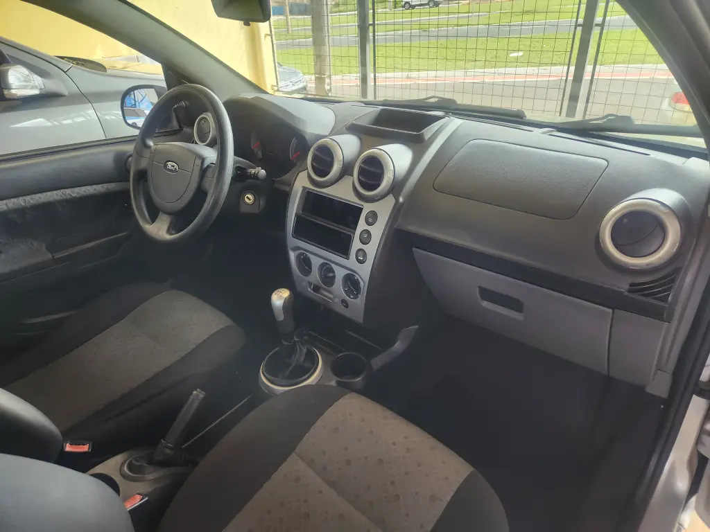 FORD Fiesta Hatch - Foto