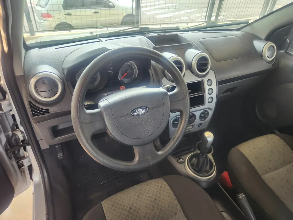 FORD Fiesta Hatch - Foto