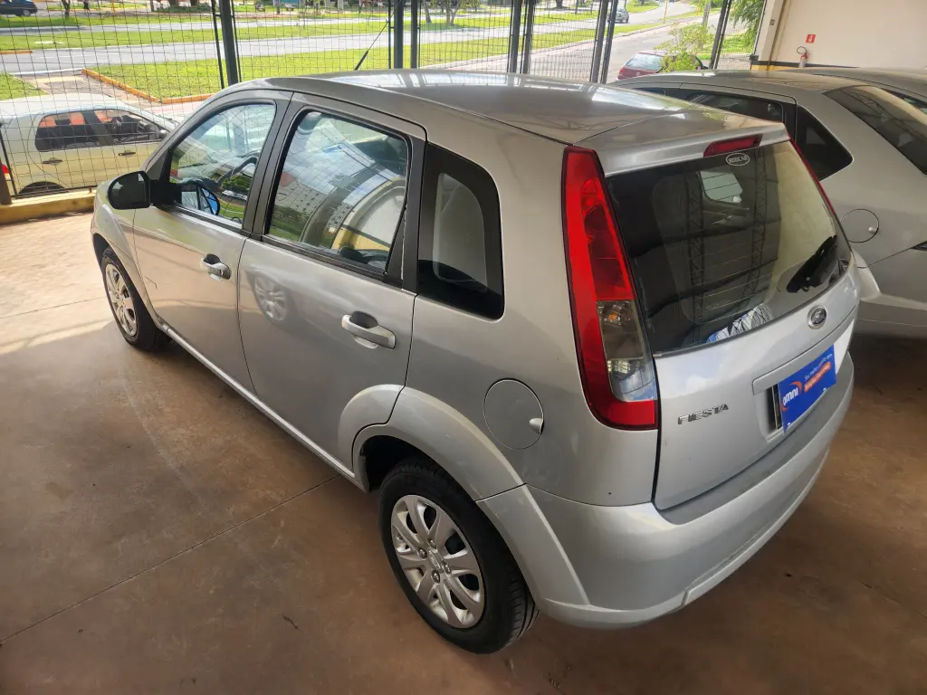 FORD Fiesta Hatch - Foto