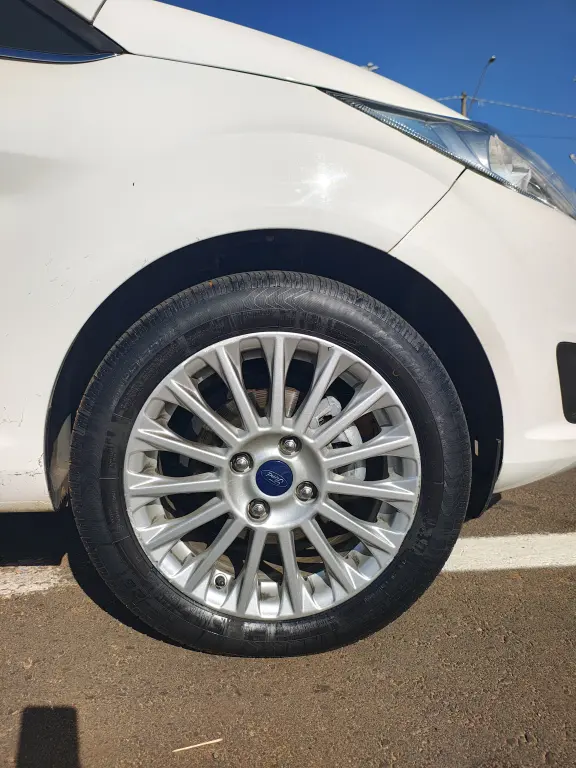 FORD Fiesta Hatch - Foto