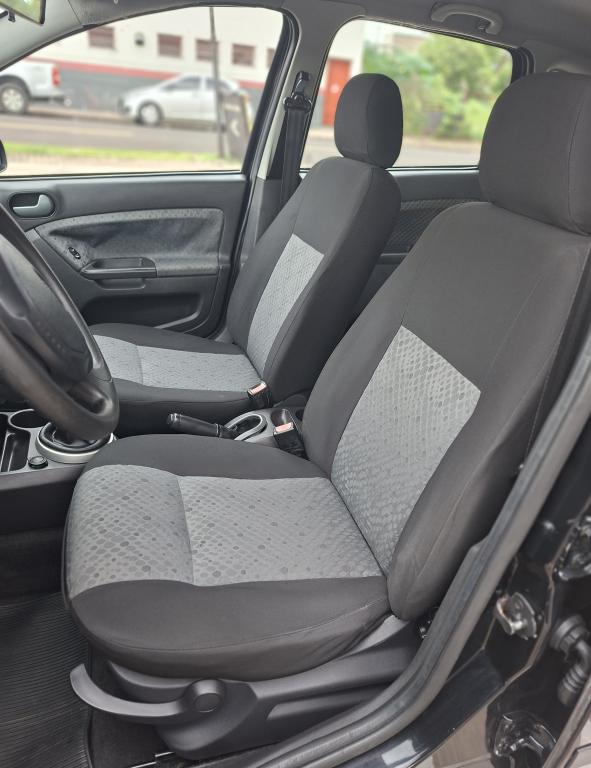 FORD Fiesta Hatch - Foto