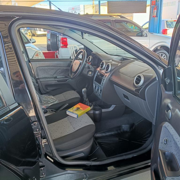 FORD Fiesta Hatch - Foto