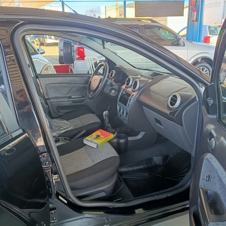 FORD Fiesta Hatch - Foto