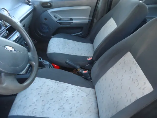 FORD Fiesta Hatch - Foto