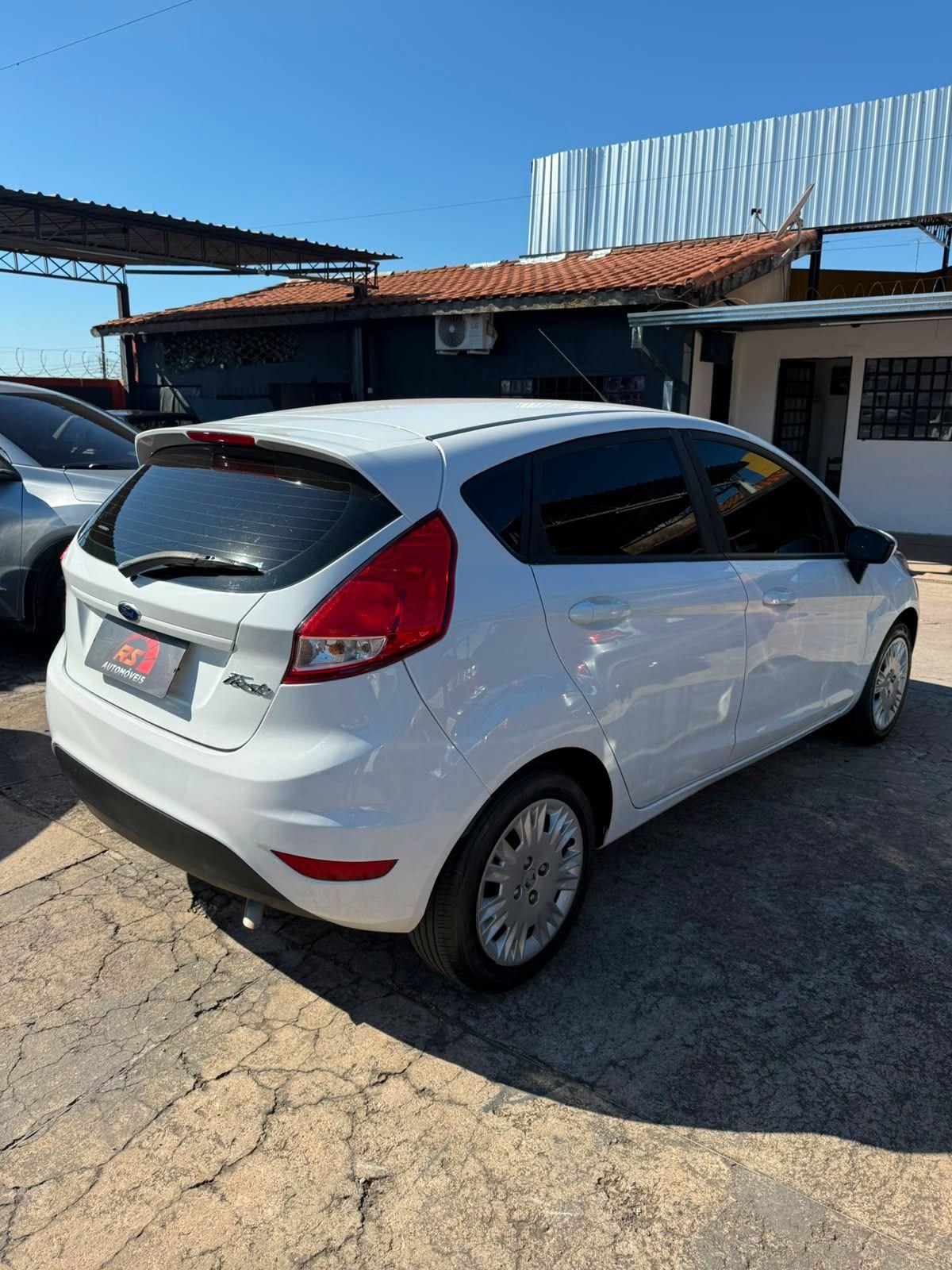 FORD Fiesta Hatch - Foto