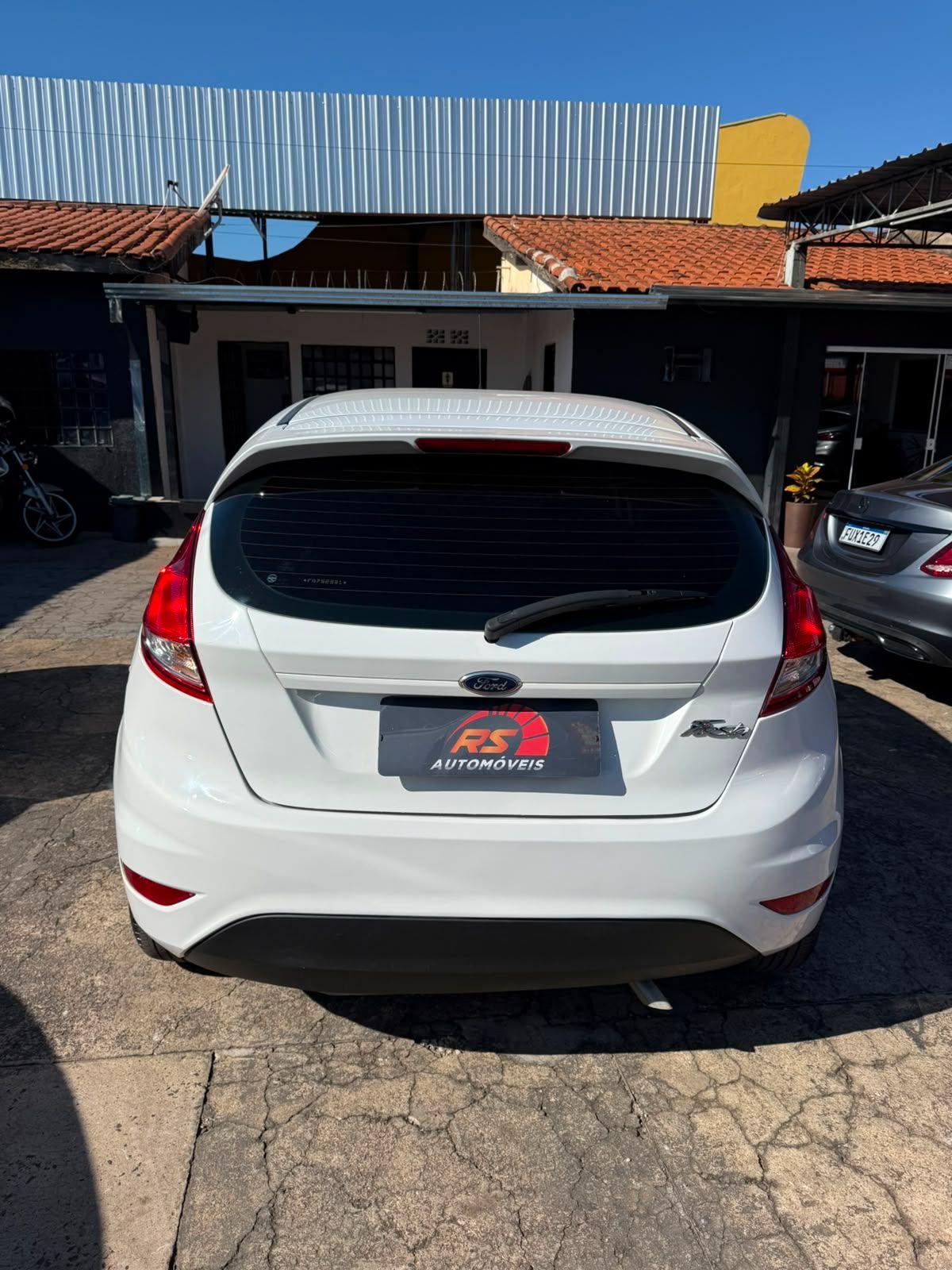 FORD Fiesta Hatch - Foto