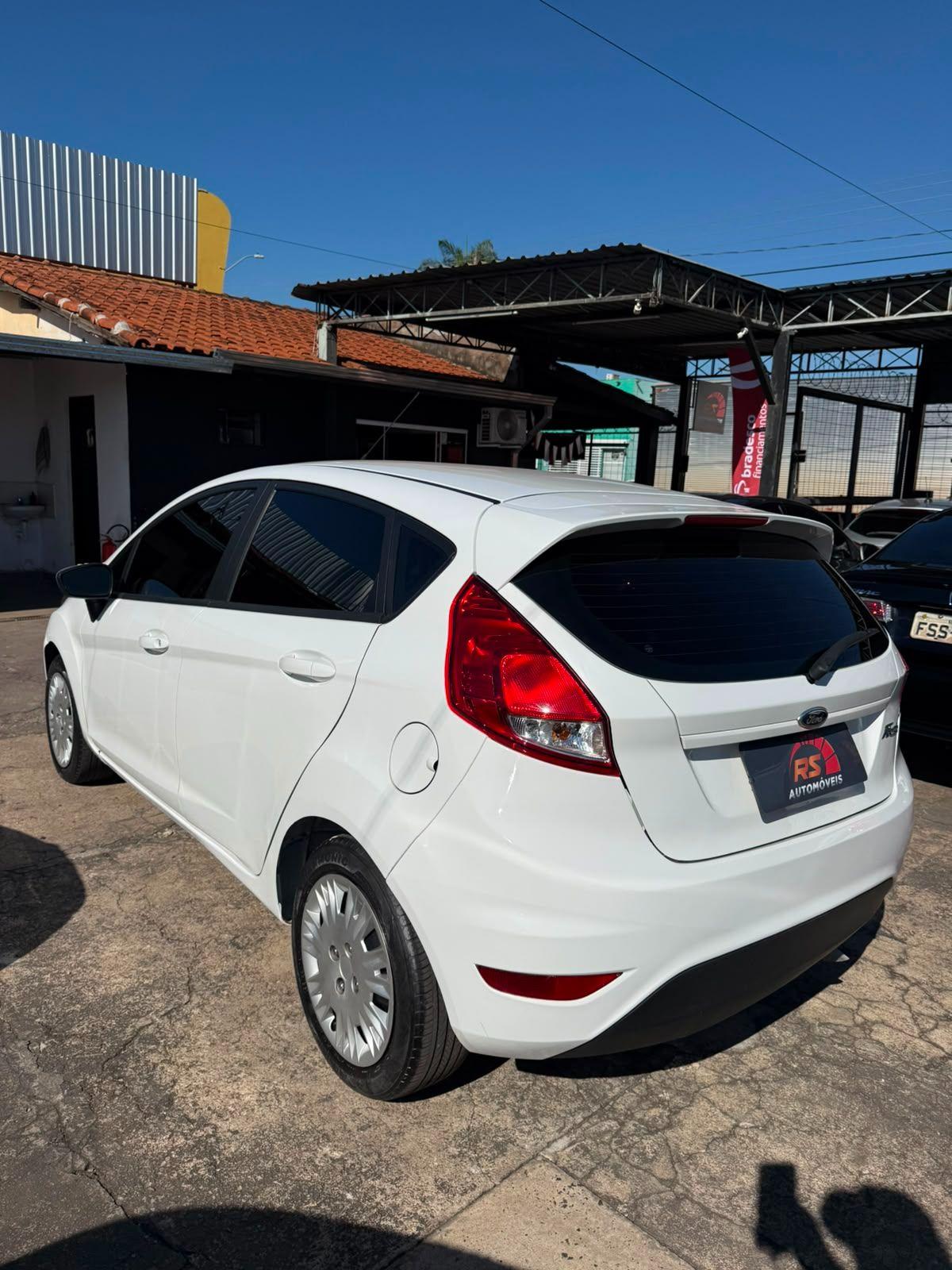 FORD Fiesta Hatch - Foto