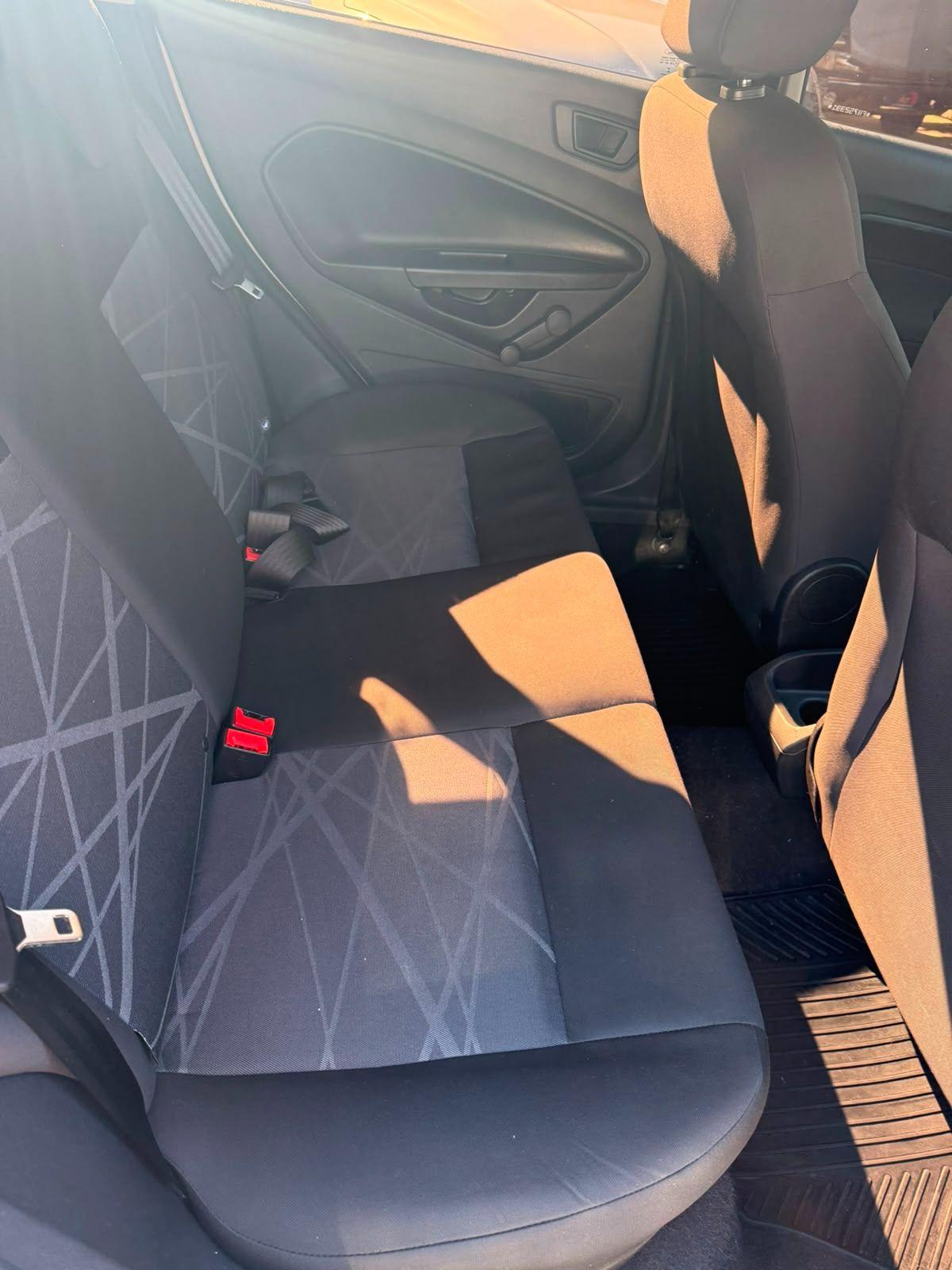 FORD Fiesta Hatch - Foto