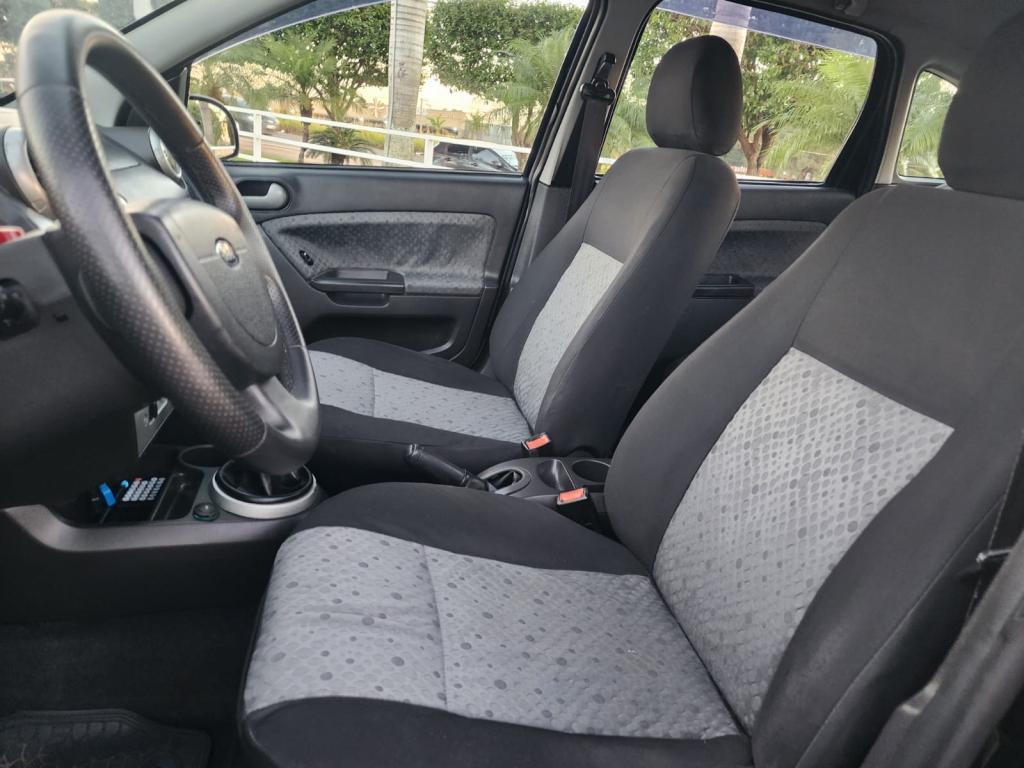 FORD Fiesta Hatch - Foto