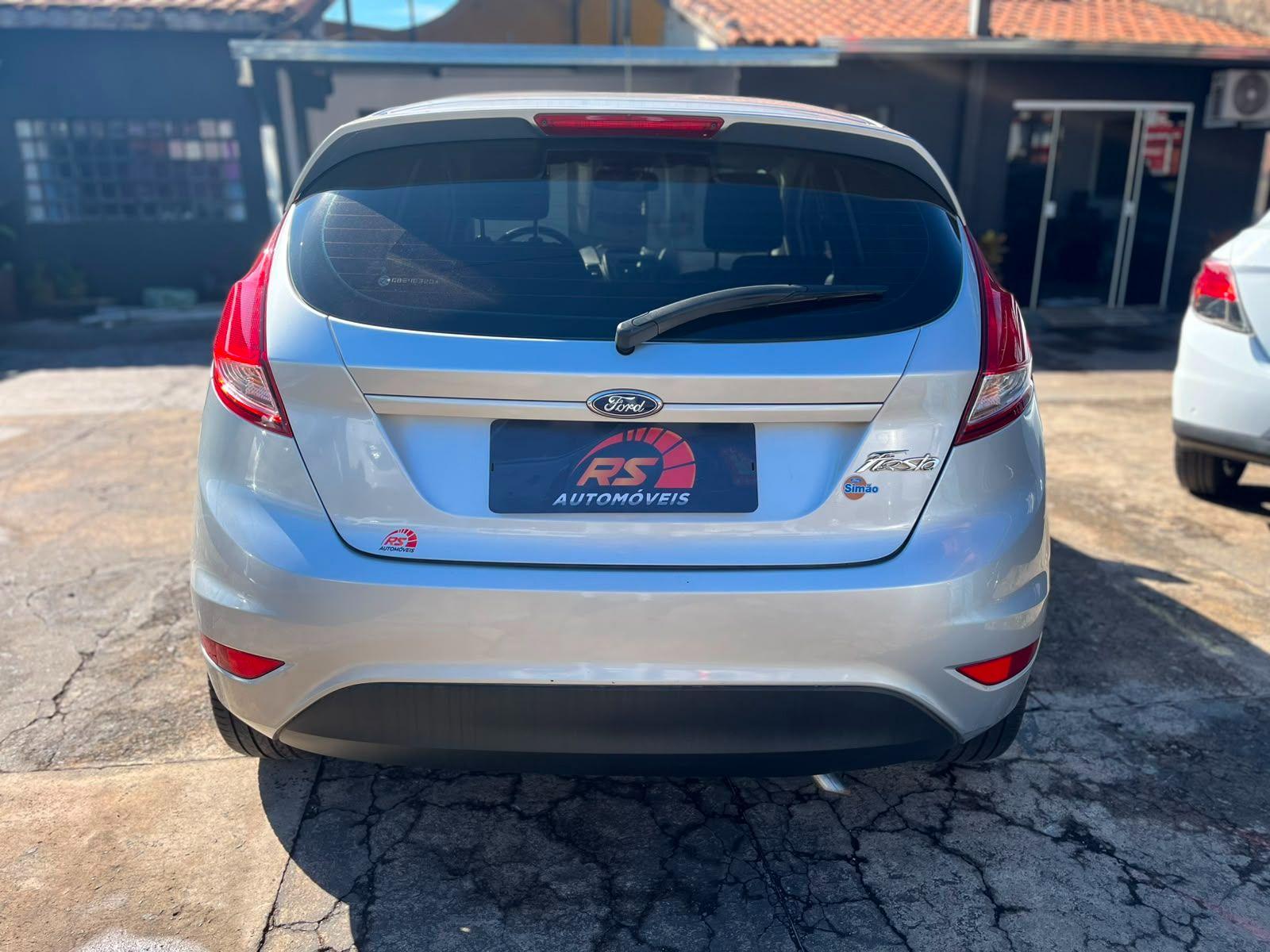 FORD Fiesta Hatch - Foto