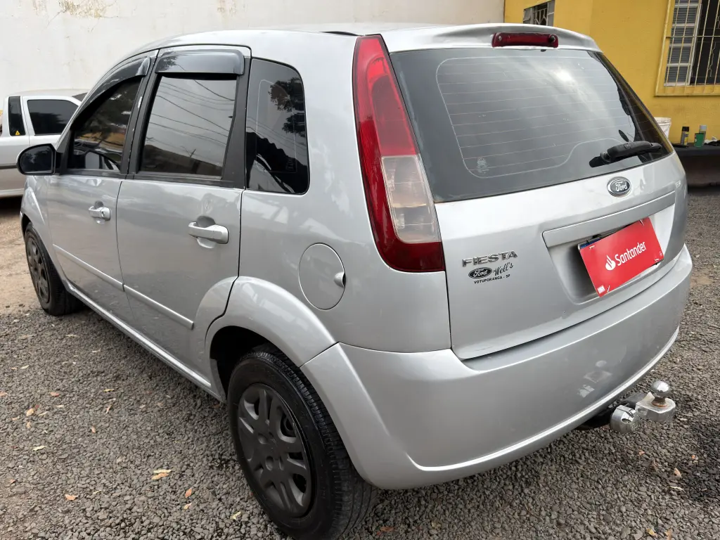 FORD Fiesta Hatch - Foto