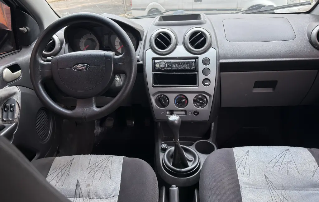 FORD Fiesta Hatch - Foto