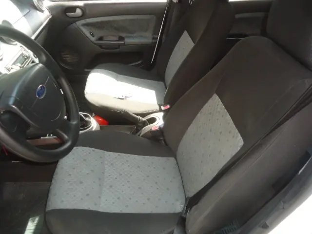 FORD Fiesta Hatch - Foto