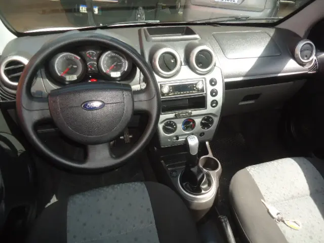 FORD Fiesta Hatch - Foto