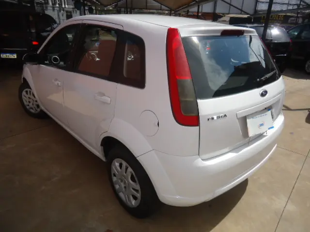 FORD Fiesta Hatch - Foto