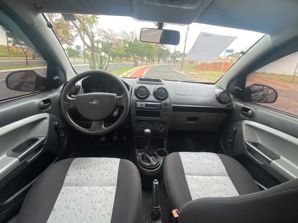 FORD Fiesta Hatch - Foto