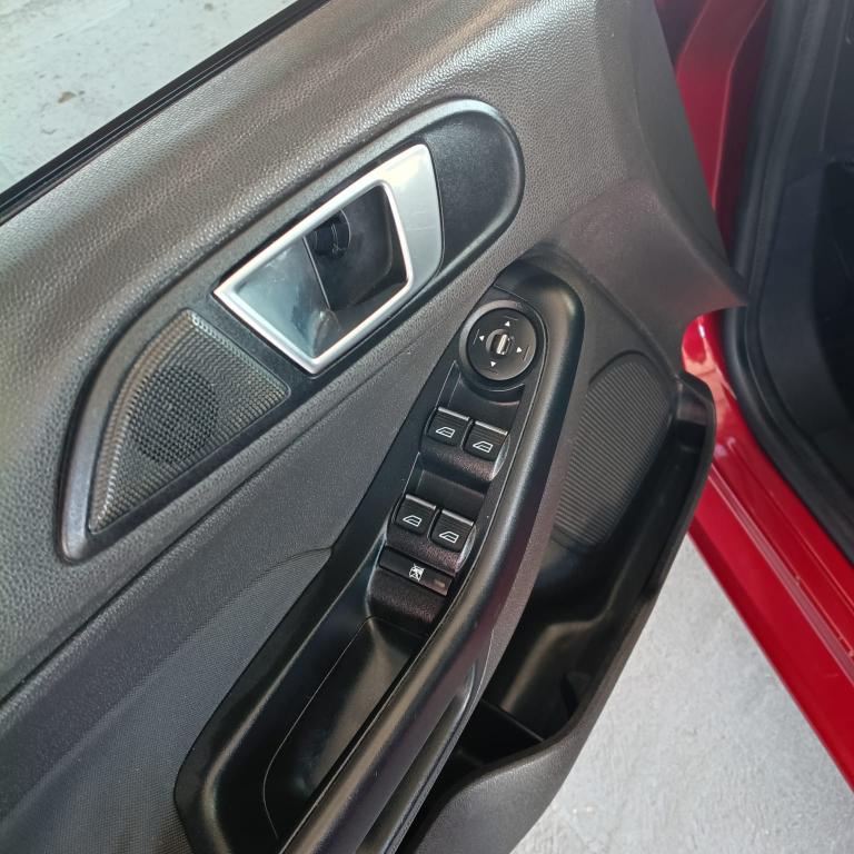 FORD Fiesta Hatch - Foto