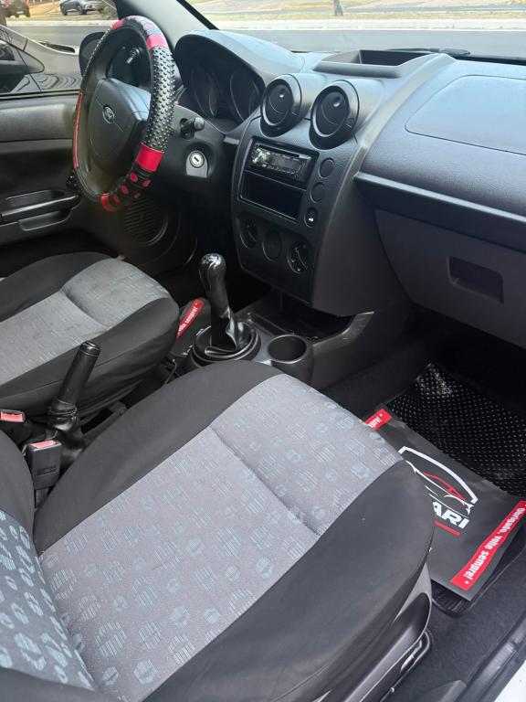 FORD Fiesta Hatch - Foto