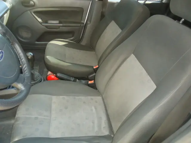 FORD Fiesta Hatch - Foto