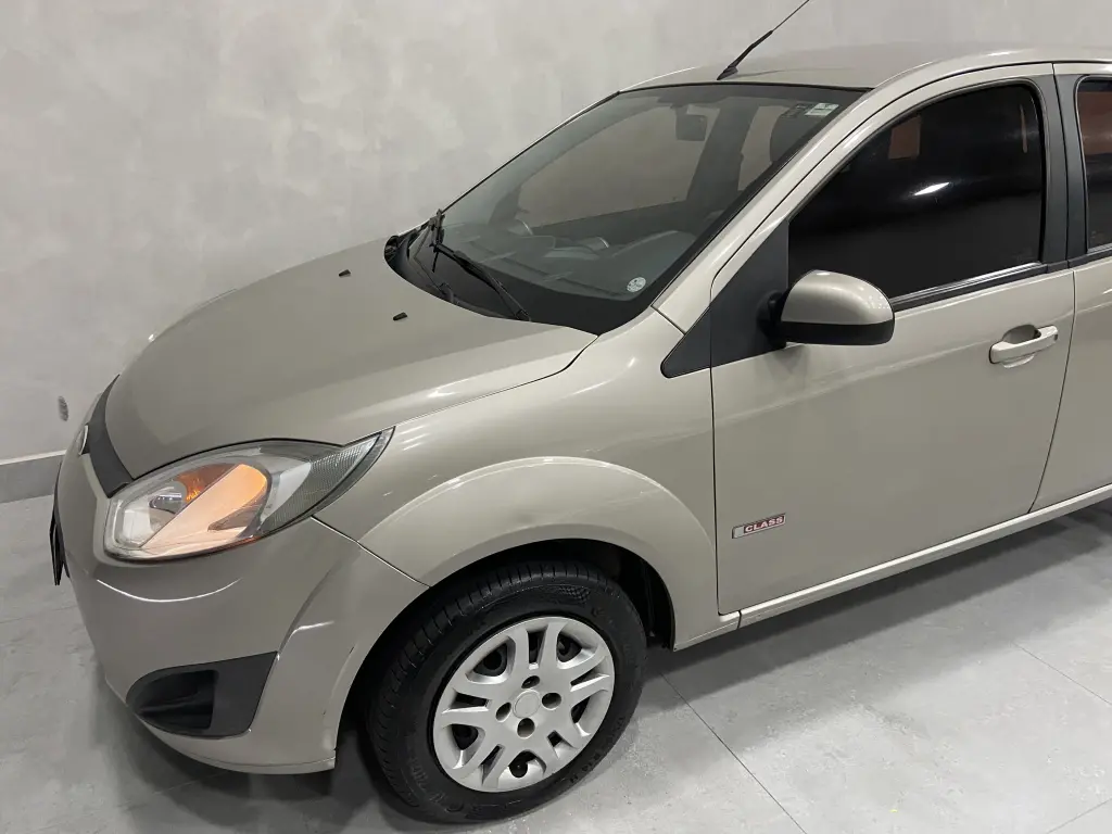 FORD Fiesta Hatch - Foto