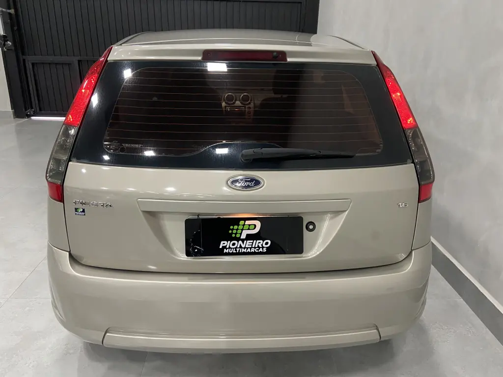 FORD Fiesta Hatch - Foto