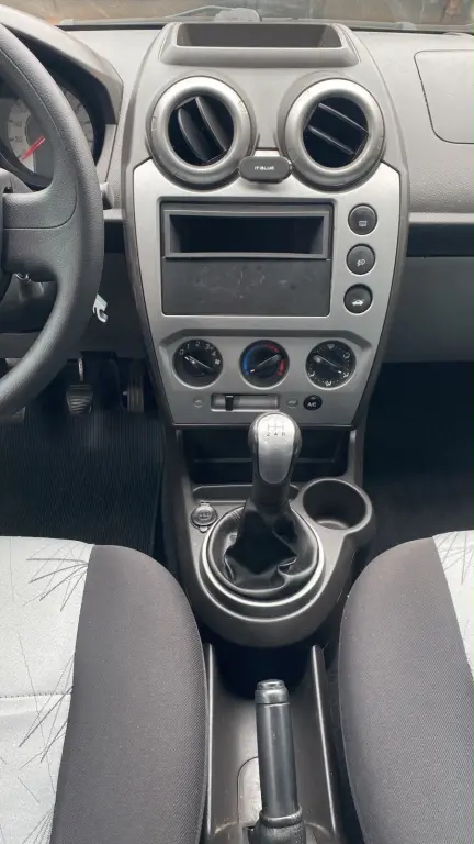FORD Fiesta Hatch - Foto