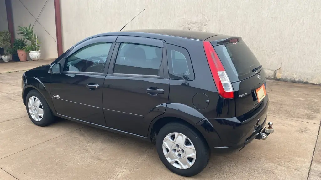 FORD Fiesta Hatch - Foto