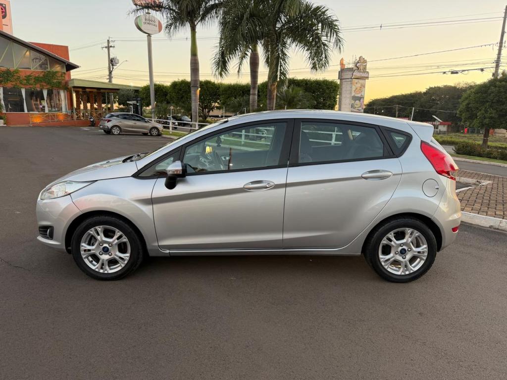 FORD Fiesta Hatch - Foto