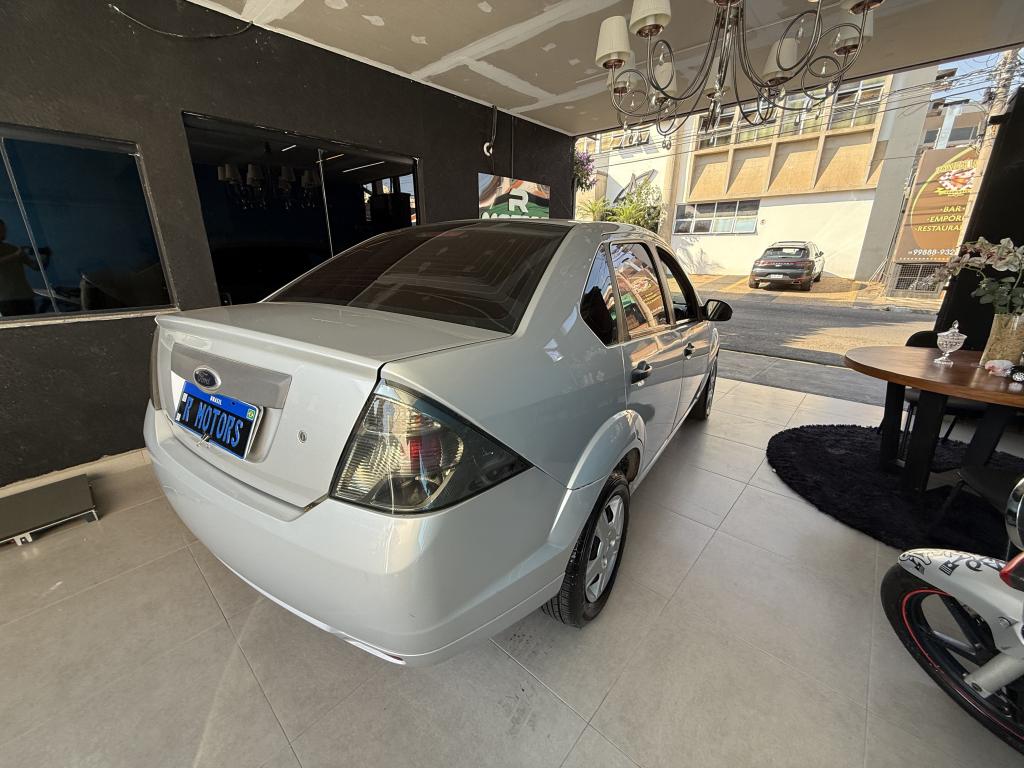FORD Fiesta Sedan - Foto