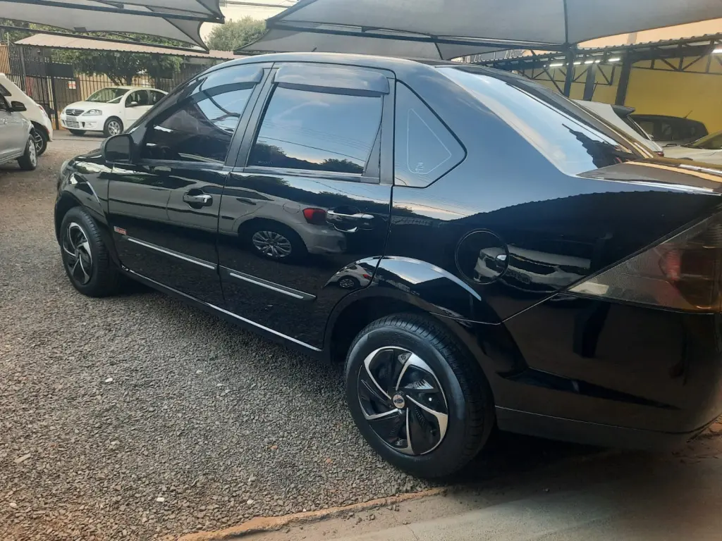 FORD Fiesta Sedan - Foto