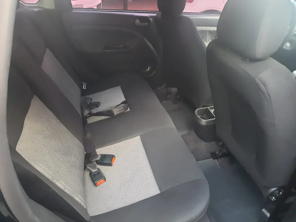 FORD Fiesta Sedan - Foto