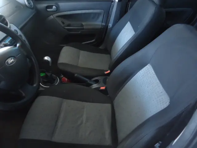 FORD Fiesta Sedan - Foto