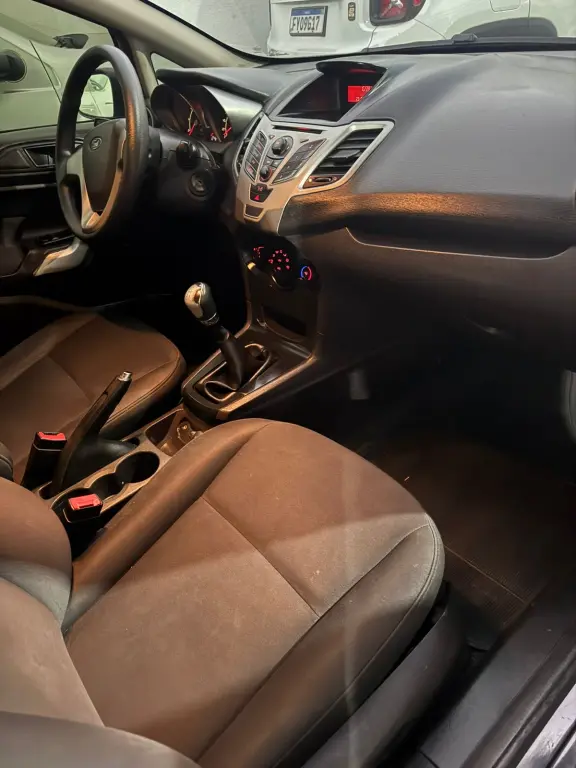 FORD Fiesta Sedan - Foto