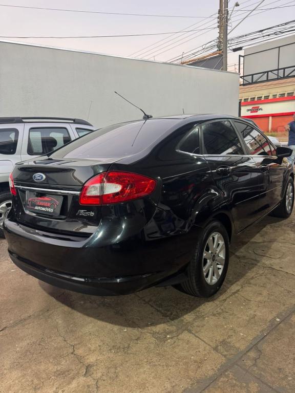 FORD Fiesta Sedan - Foto