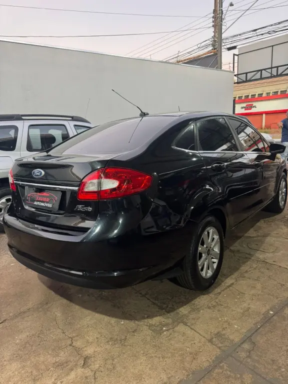 FORD Fiesta Sedan - Foto