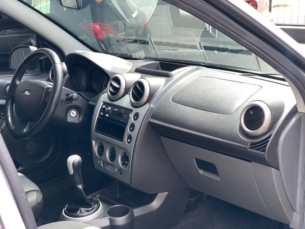 FORD Fiesta Sedan - Foto