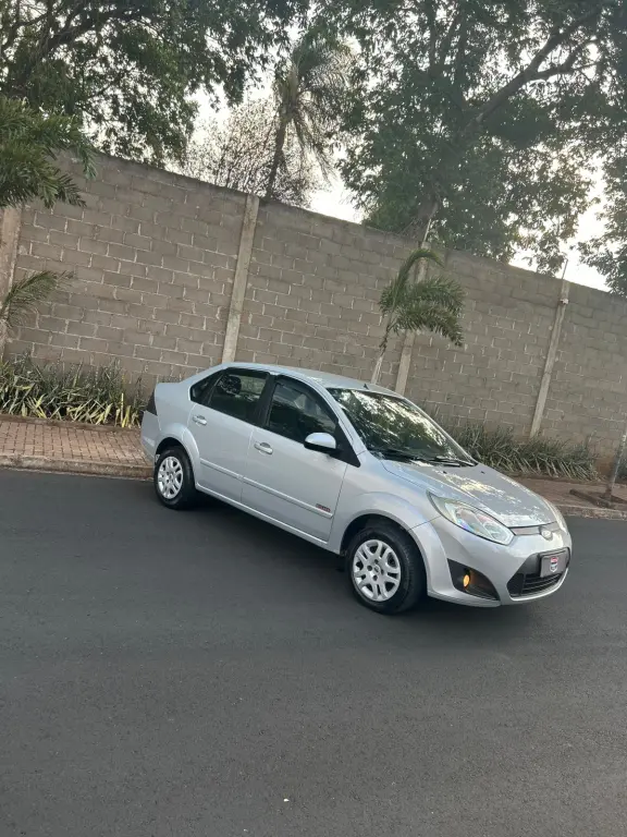 FORD Fiesta Sedan - Foto