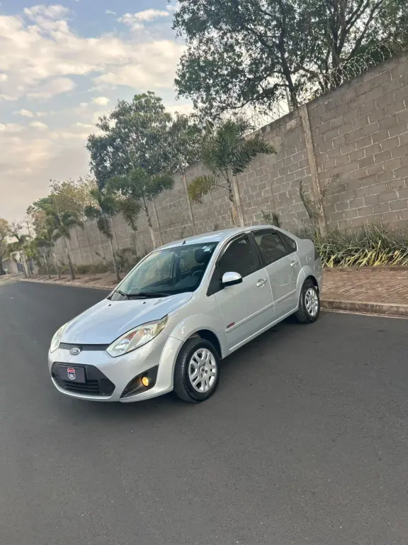 FORD Fiesta Sedan - Foto